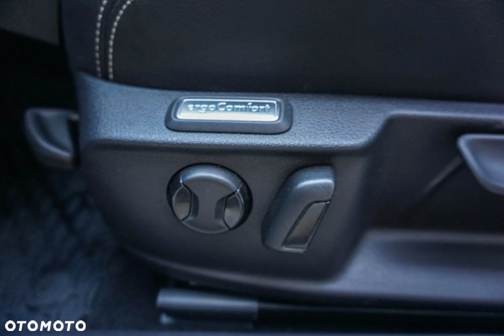 Volkswagen Passat 1.5 TSI EVO Elegance DSG - 24
