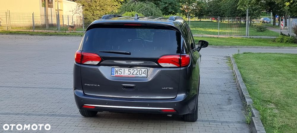 Chrysler Pacifica - 8