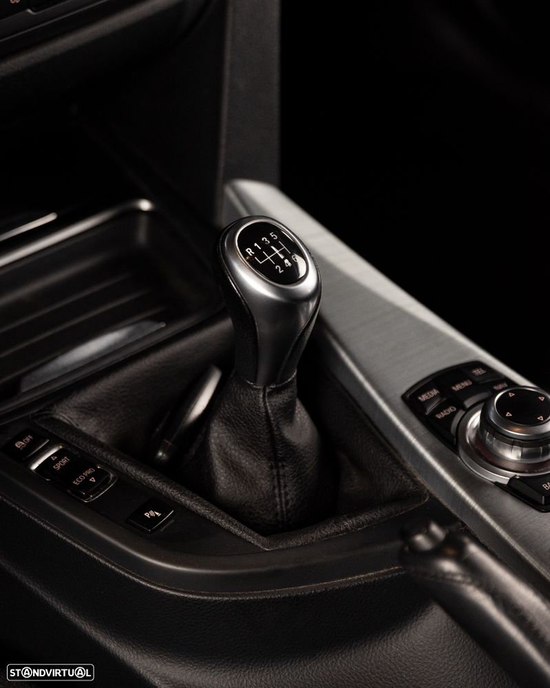 BMW 318 d Pack M - 11