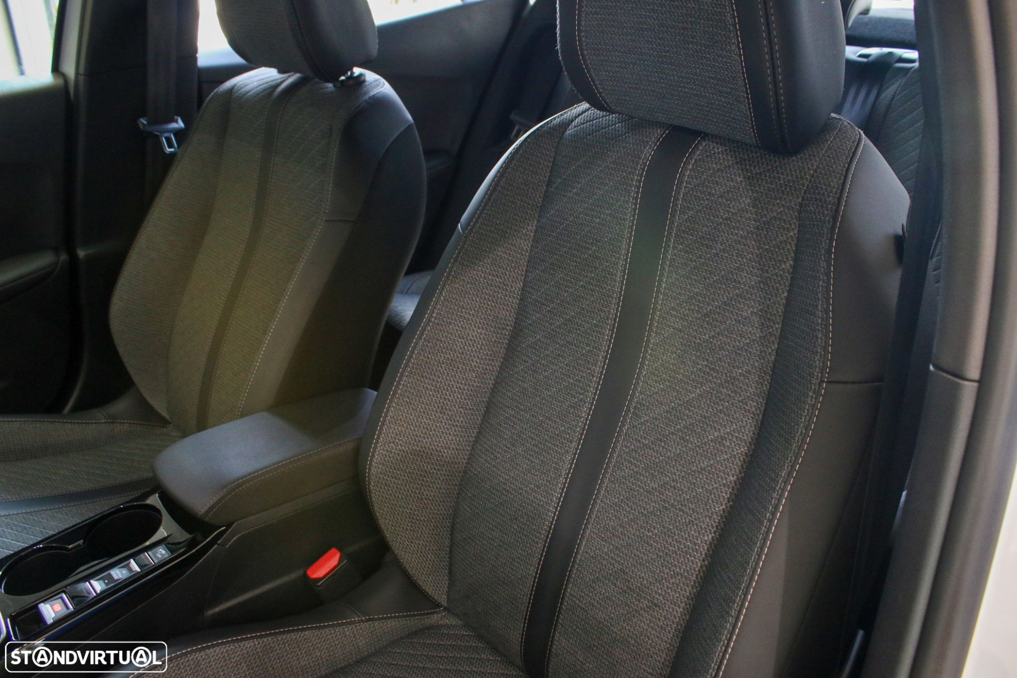 Peugeot 2008 1.2 PureTech Allure - 29