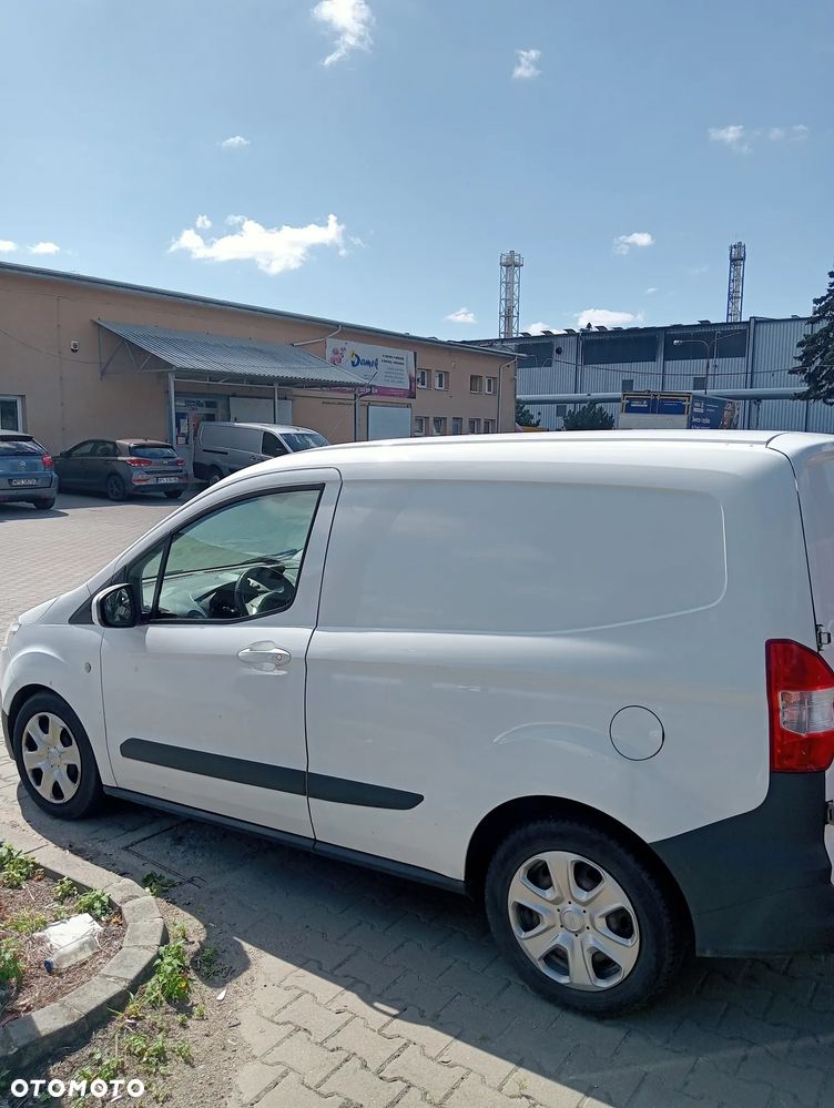 Ford Transit Courier - 2