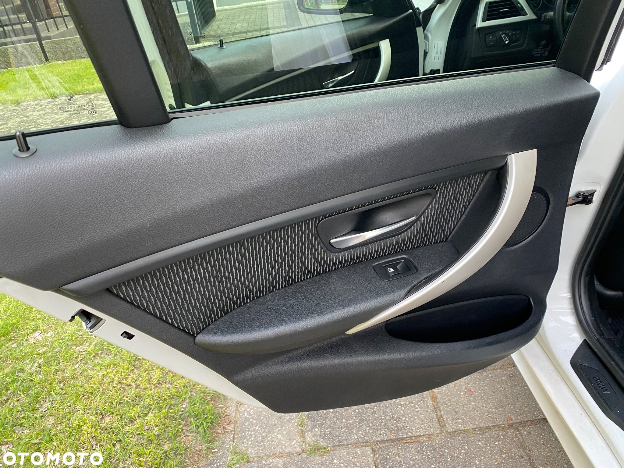 BMW Seria 3 318d - 16