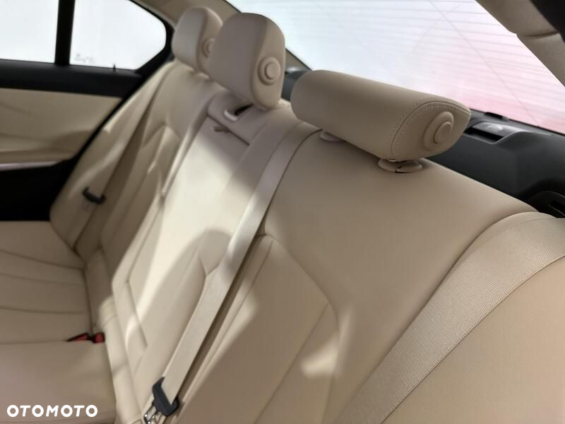 BMW Seria 3 320i Sport Line - 19