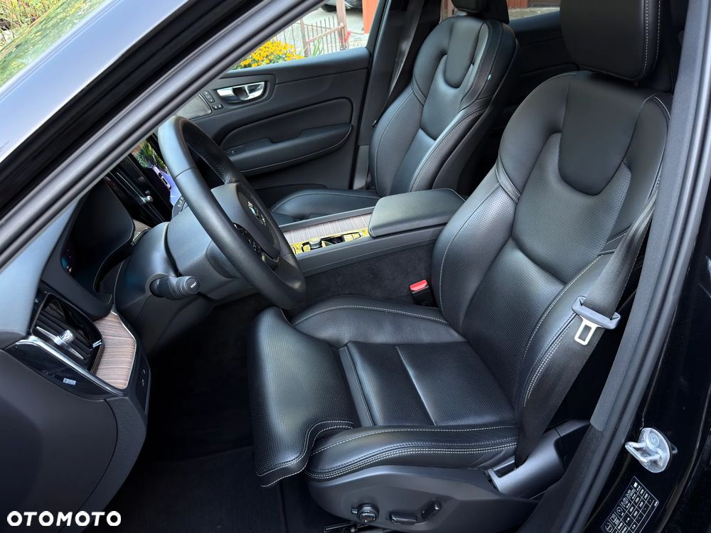 Volvo XC 60 T8 AWD Plus Dark - 17