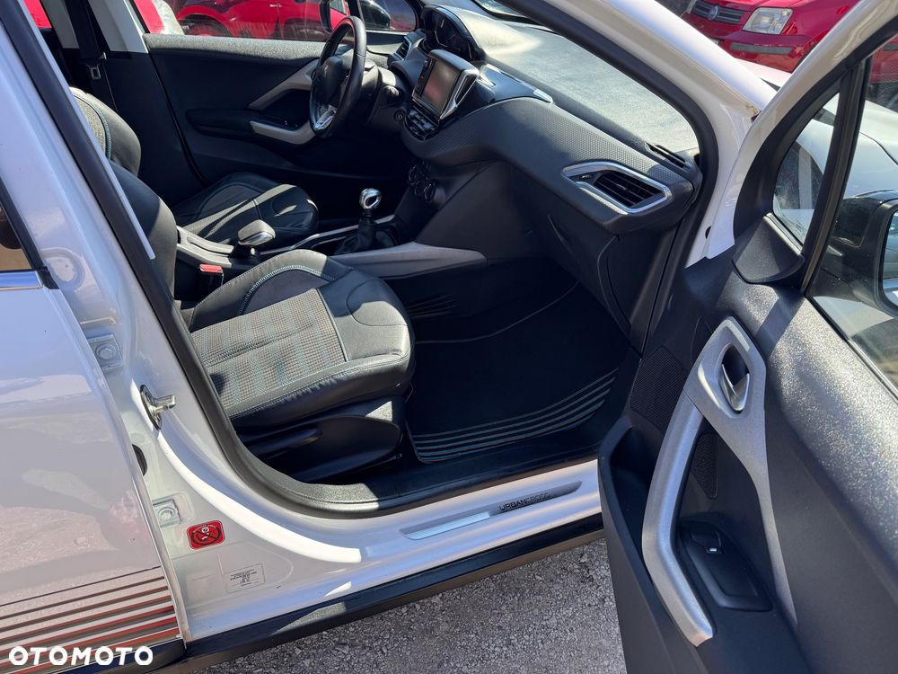 Peugeot 2008 1.2 Pure Tech Allure S&S - 10