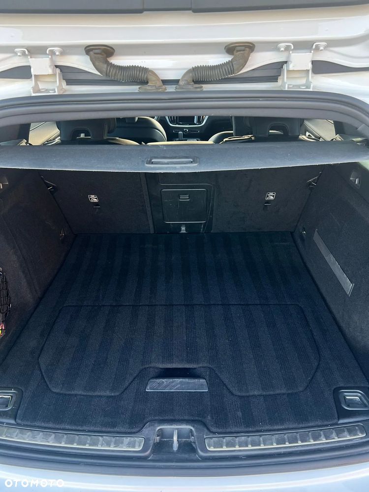 Volvo V60 T8 AWD Twin Engine Geartronic R-Design - 16