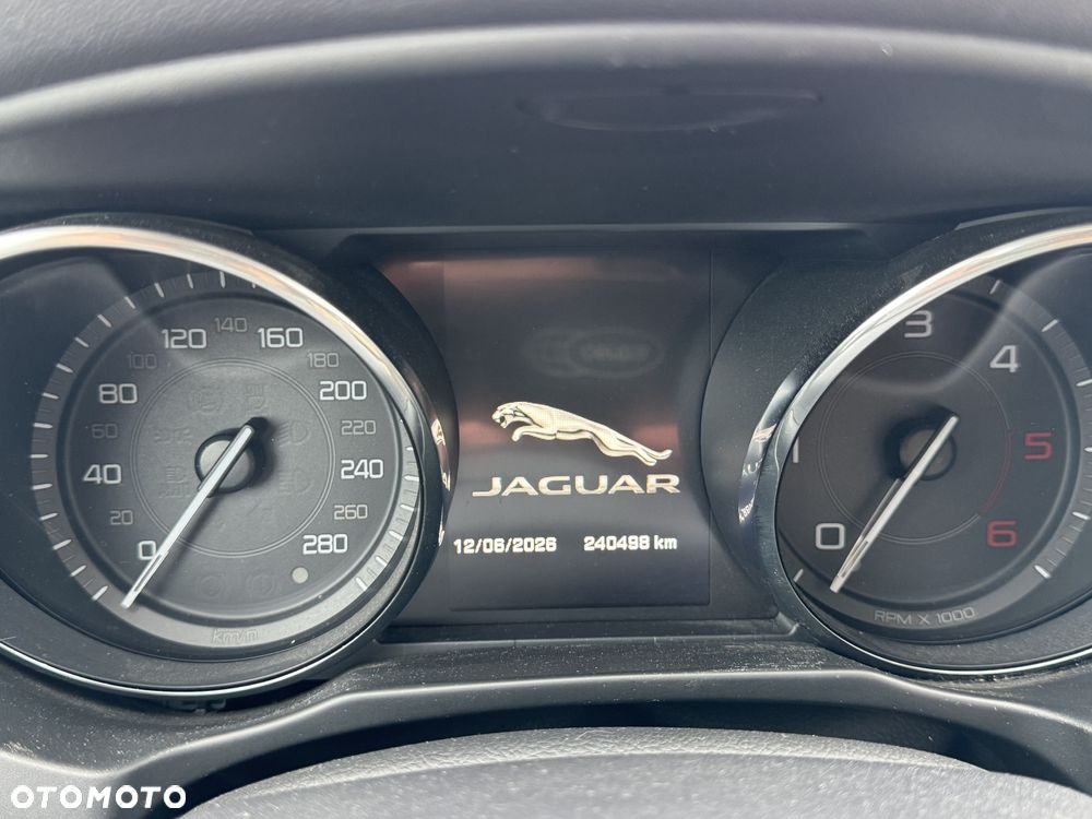 Jaguar XE 2.0 D Prestige - 10