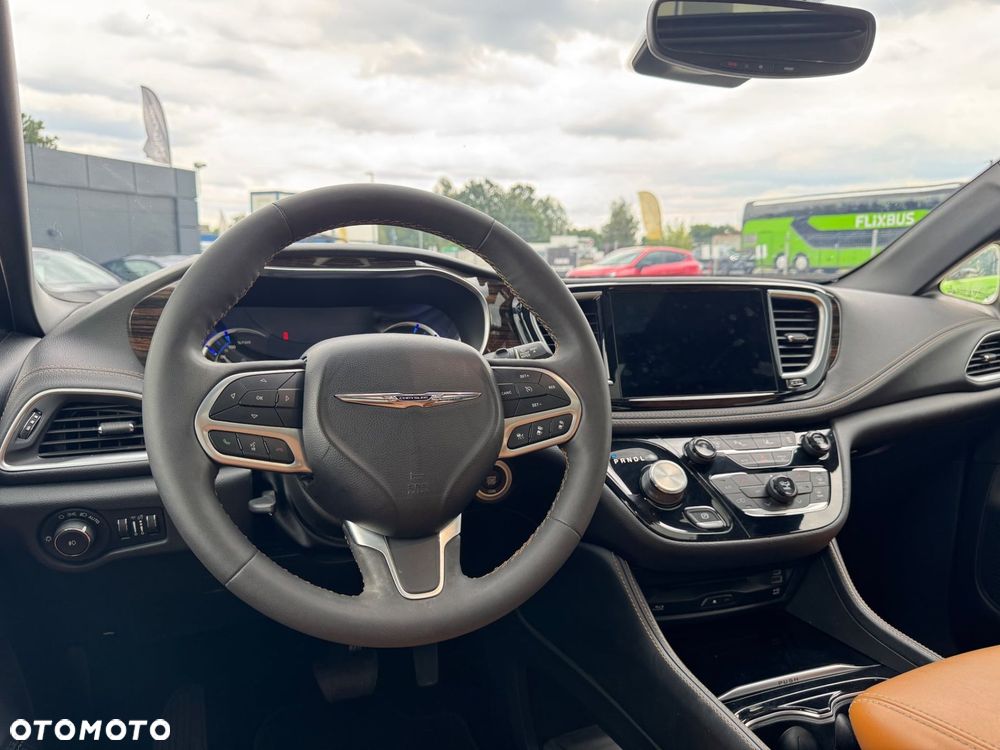 Chrysler Pacifica - 12