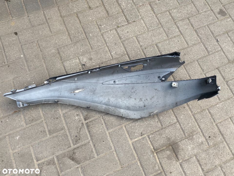 Boczek zadupek tył prawy Piaggio X10 125CM - 4