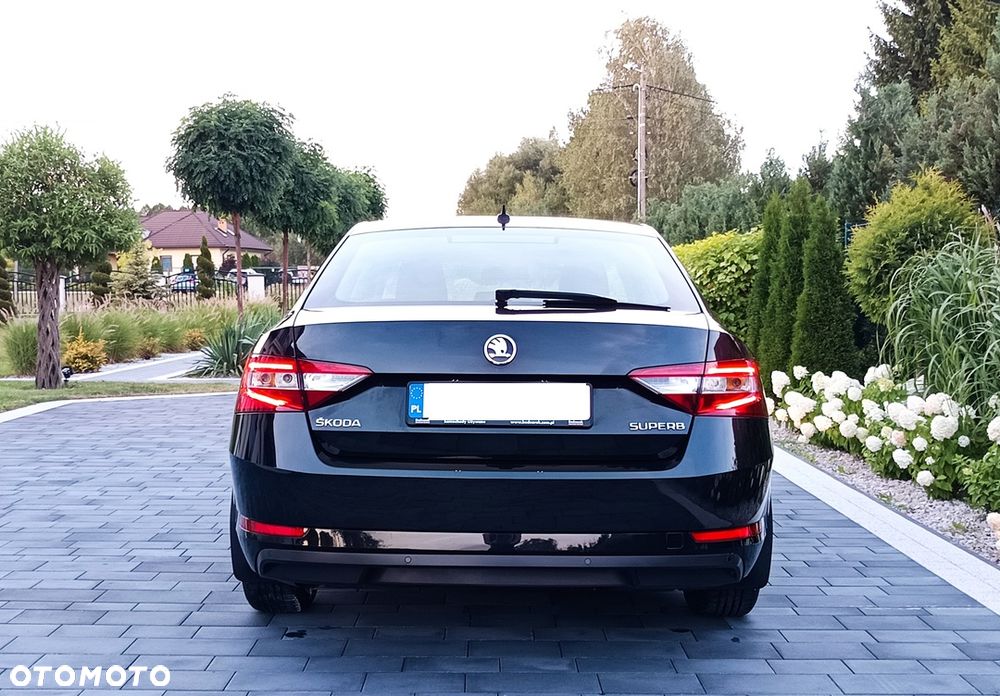 Skoda Superb ver-2-0-tdi-ambition - 9