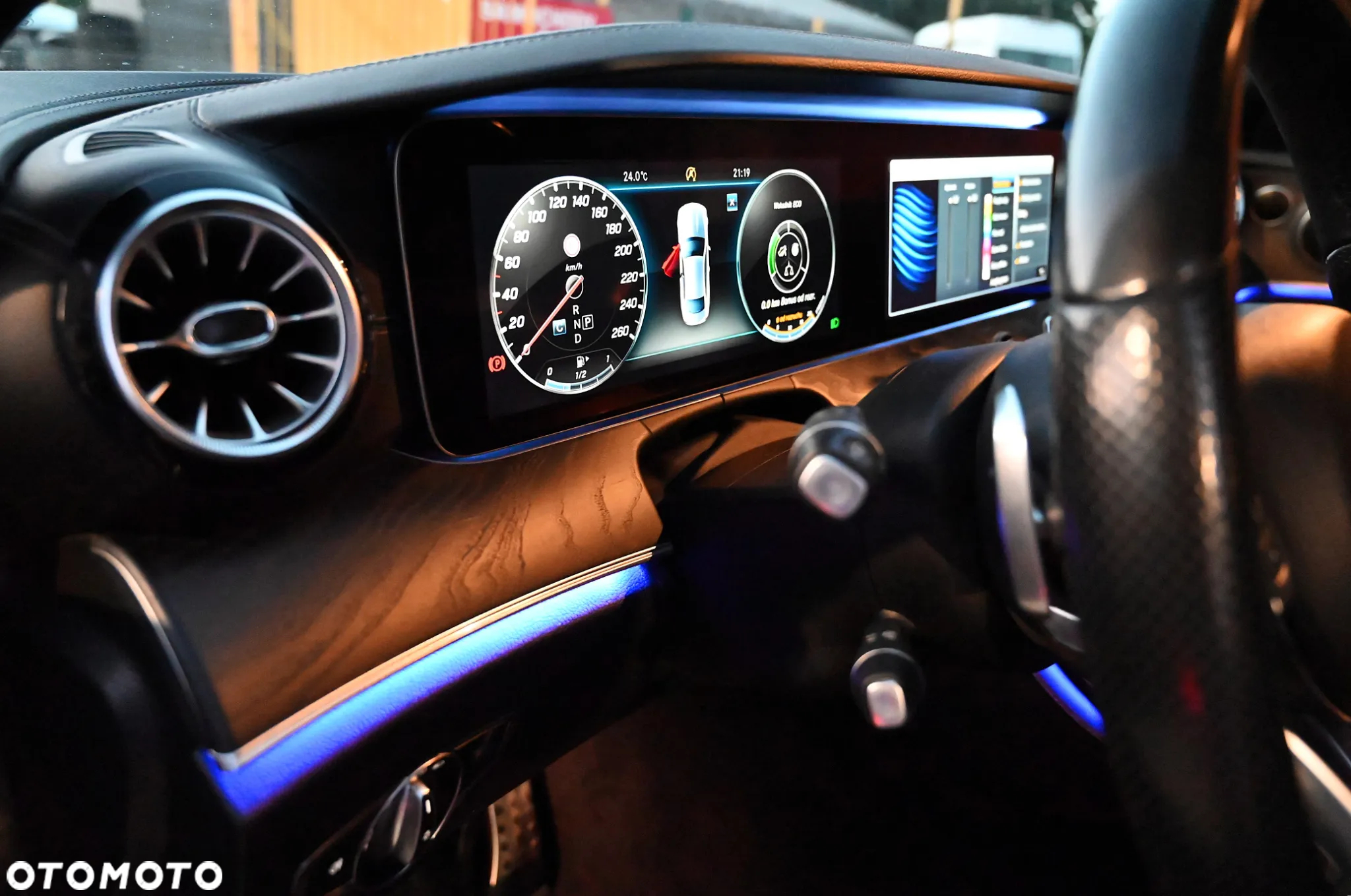 Mercedes-Benz Klasa E 220 d Coupe 4-Matic 9G-TRONIC - 31