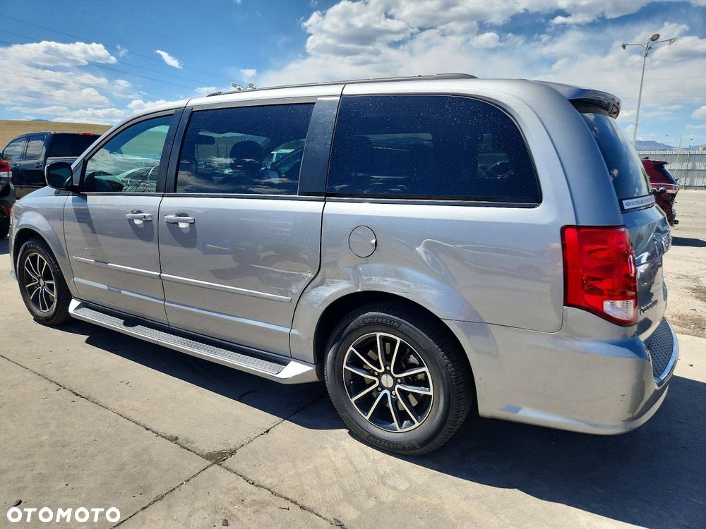 Dodge Grand Caravan - 4
