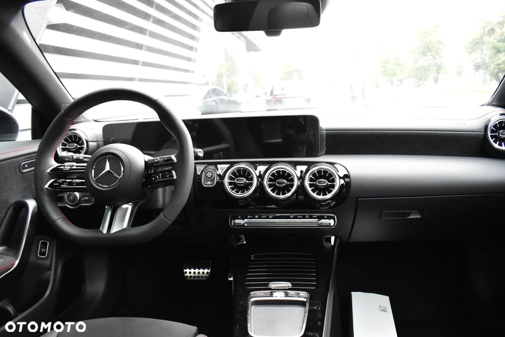 Mercedes-Benz CLA - 17