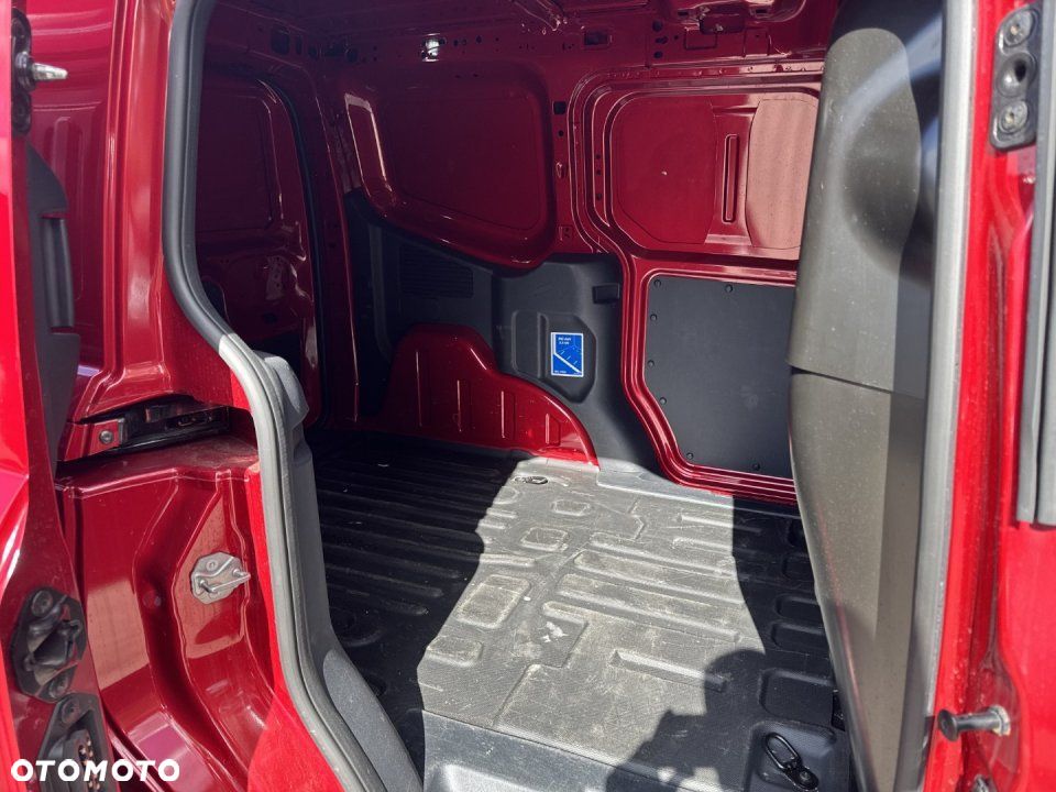 Ford Transit Courier - 18
