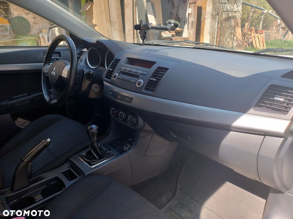 Mitsubishi Lancer 1.6 ClearTec Inform - 16