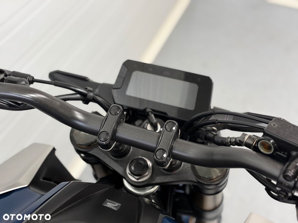 Honda CB - 16
