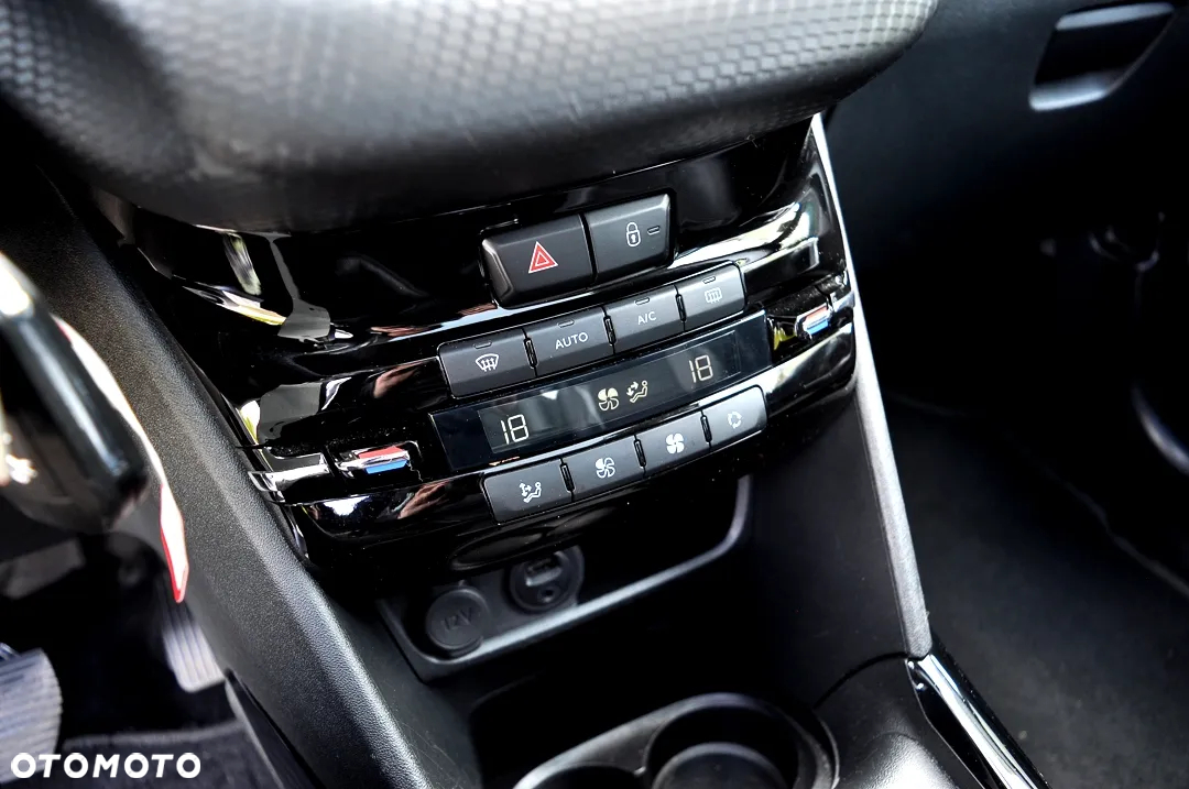 Peugeot 2008 1.2 Pure Tech GPF Allure S&S - 27
