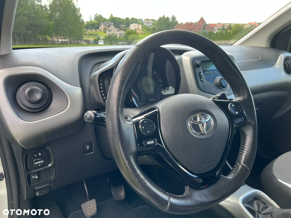 Toyota Aygo x-clusiv - 12
