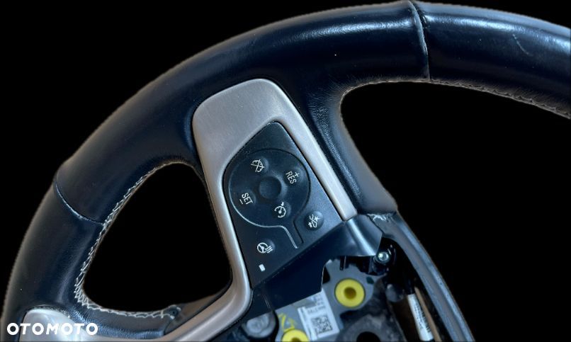 P8 GMC YUKON XL DENALI IV 2015 - KIEROWNICA MULTIFUNKCJA 84483789 - 3