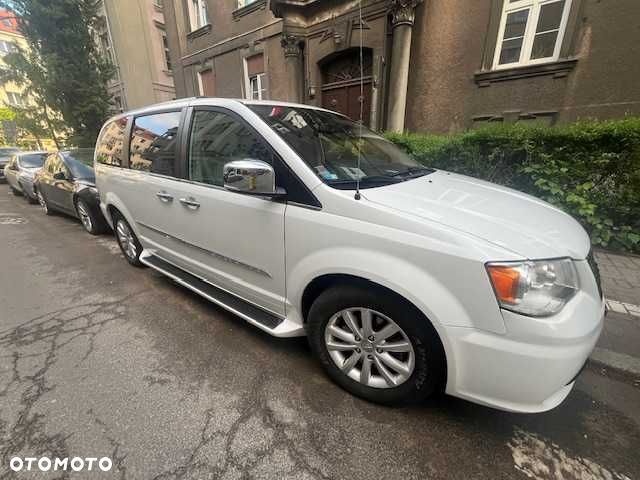 Chrysler Town & Country - 1