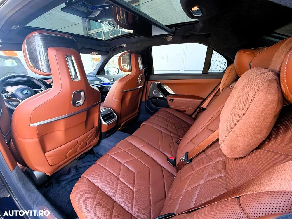 BMW i7 - 24
