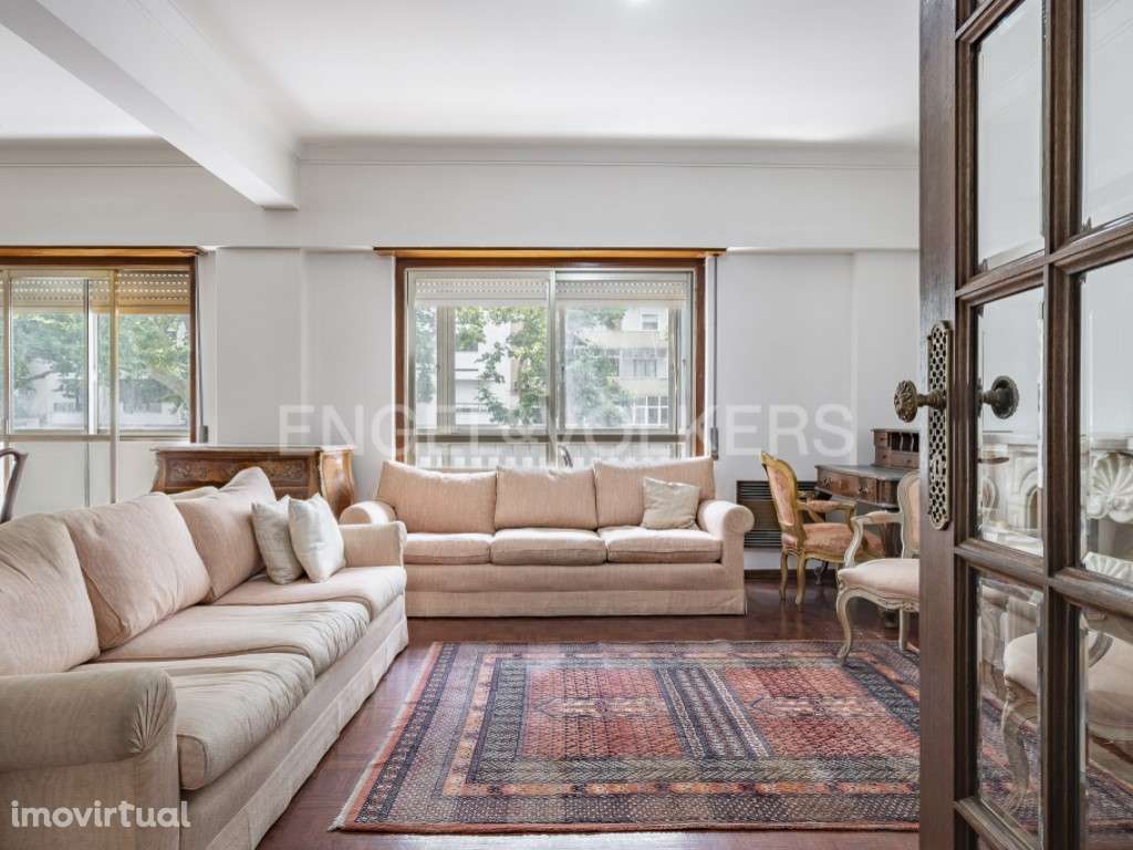 Excelente T5 em Alvalade - Grande imagem: 2/29