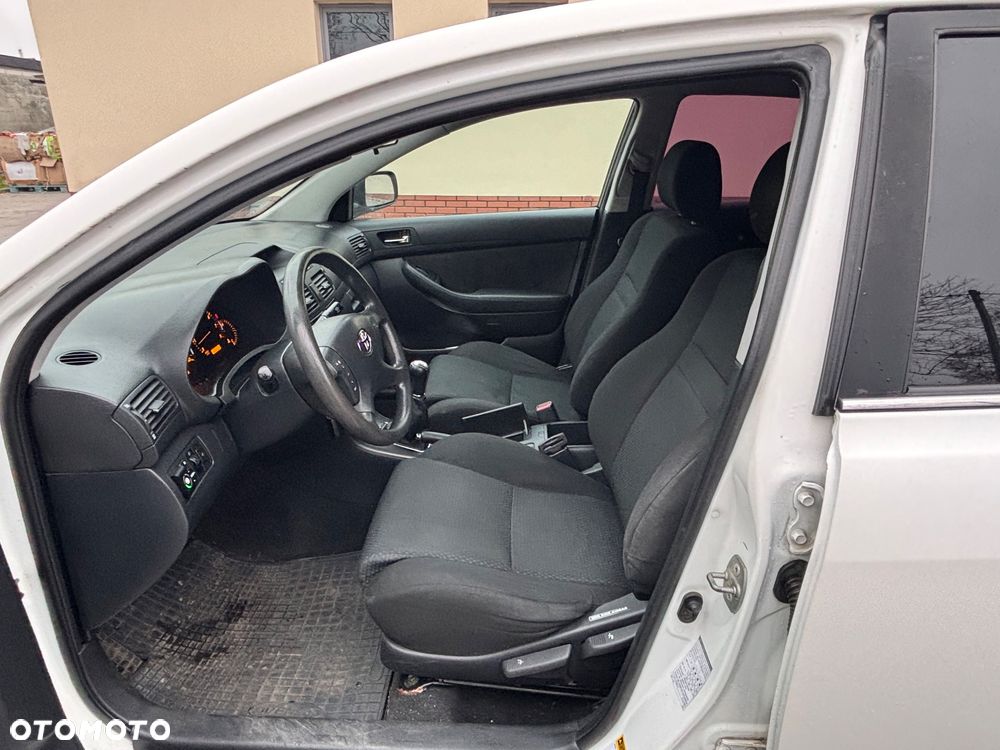 Toyota Avensis 1.8 VVT-i Sol - 9