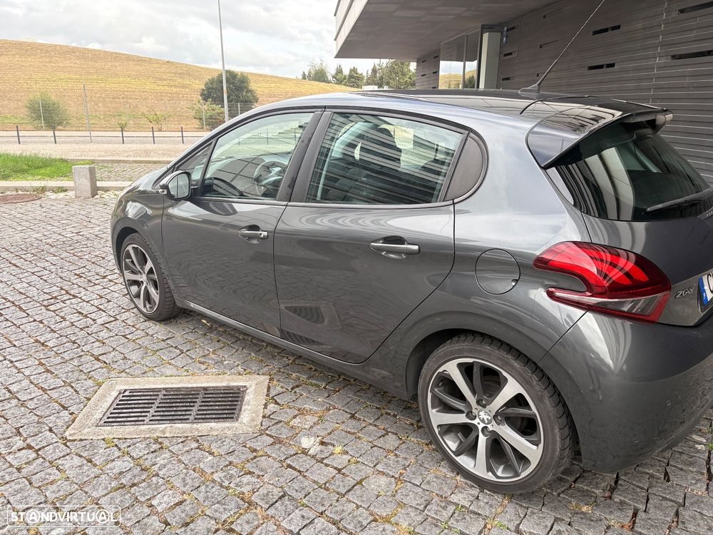 Peugeot 208 - 1