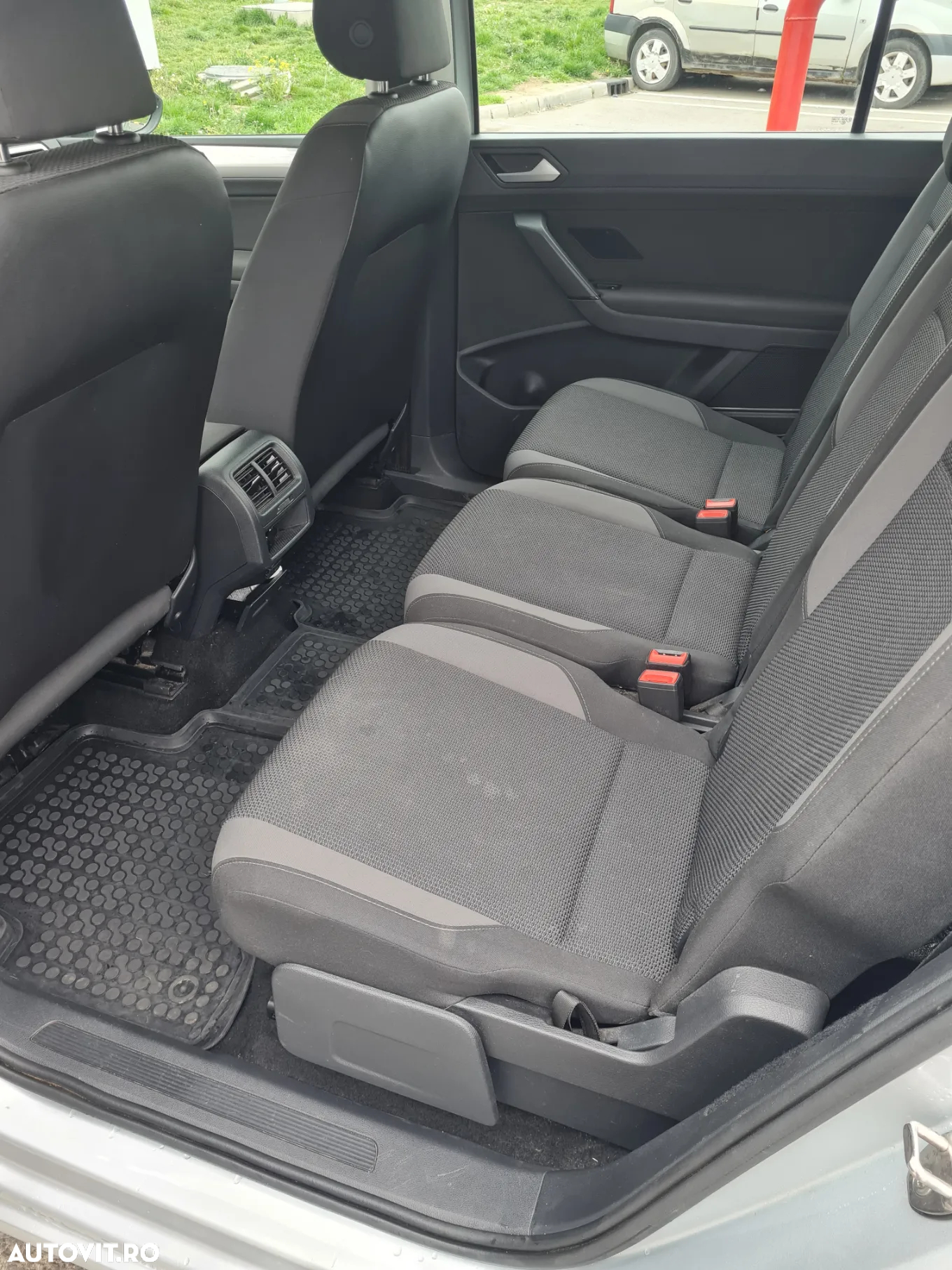 Volkswagen Touran 1.6 TDI Comfortline - 4