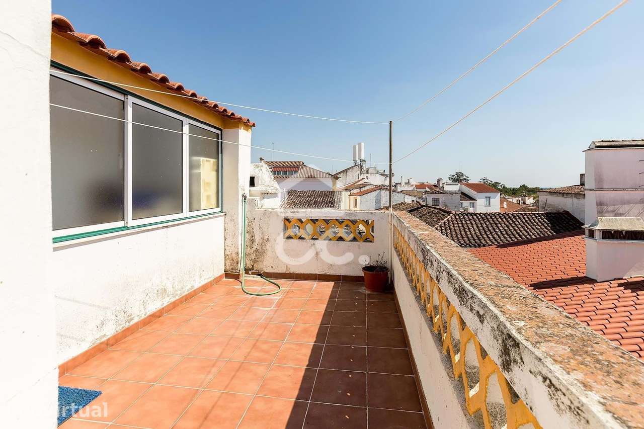 Moradia T3 c/ Terraço e Comércio | Centro Histórico de Évora - Grande imagem: 2/33