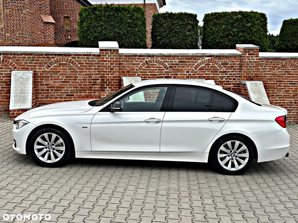 BMW Seria 3 320d Sport Line - 32
