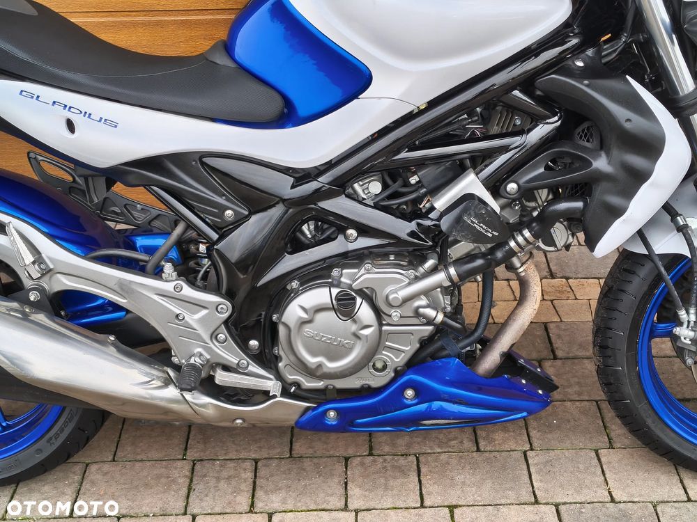 Suzuki Gladius - 7