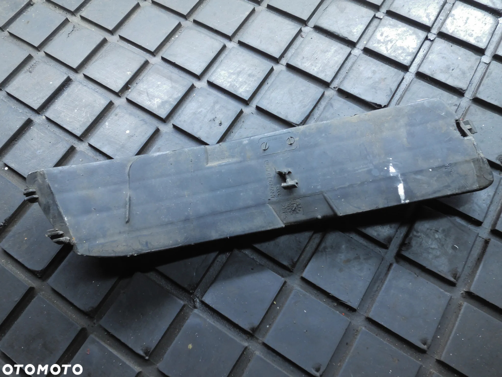 KRATKA ZDERZAKA LEWY PRZÓD AUDI A4 B5 8D0807345B - 2