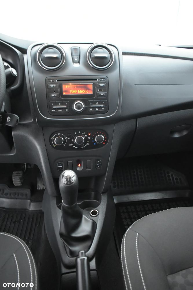Dacia Logan 1.2 16V Laureate - 11