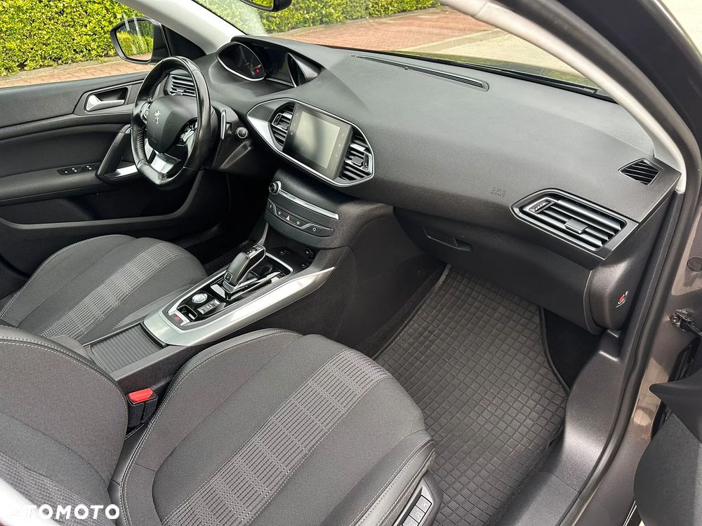 Peugeot 308 - 24