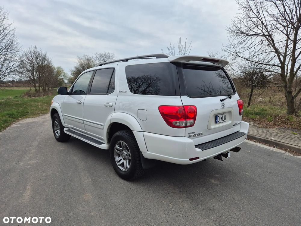 Toyota Sequoia - 8