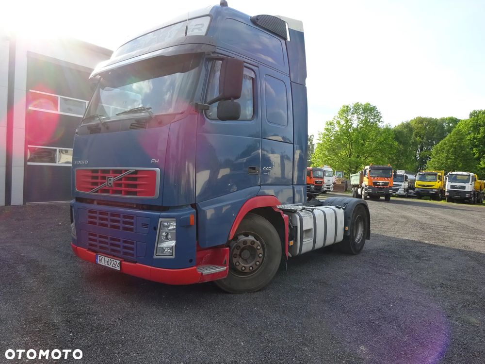 Volvo - 2