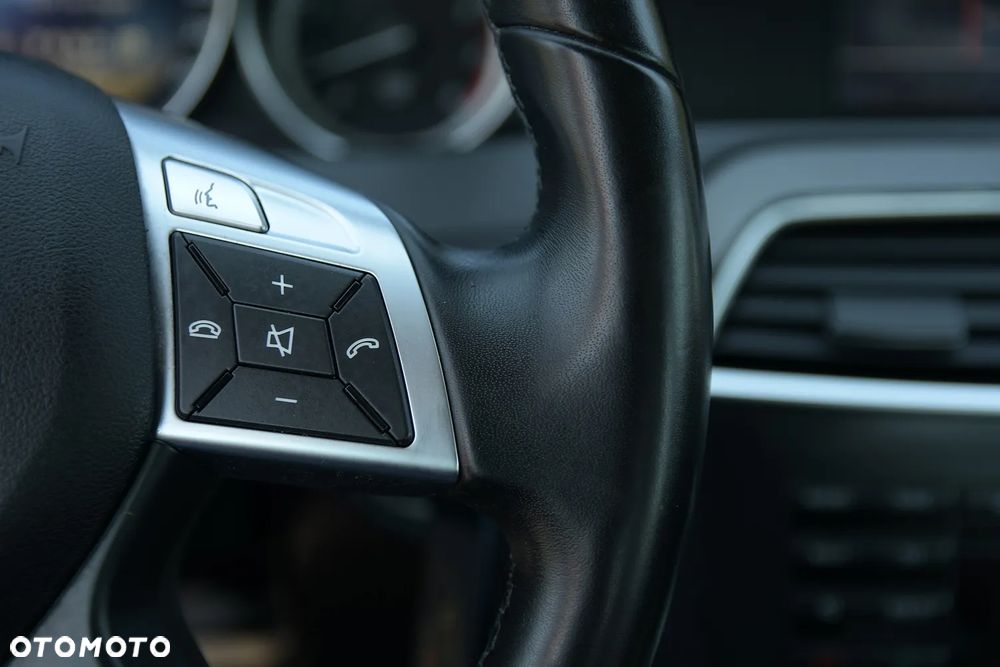 Mercedes-Benz Klasa C 180 CGI Automatik BlueEFFICIENCY Elegance - 27