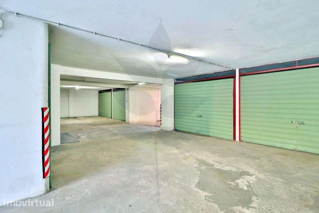 Arrenda-se garagem para uma viatura - Junto à Escola Alberto Sampaio - Grande imagem: 3/13