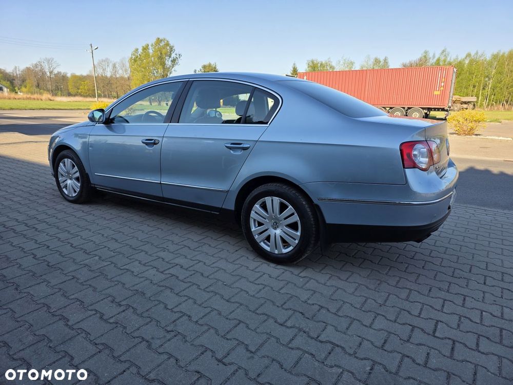 Volkswagen Passat 2.0 TDI DPF Highline - 23