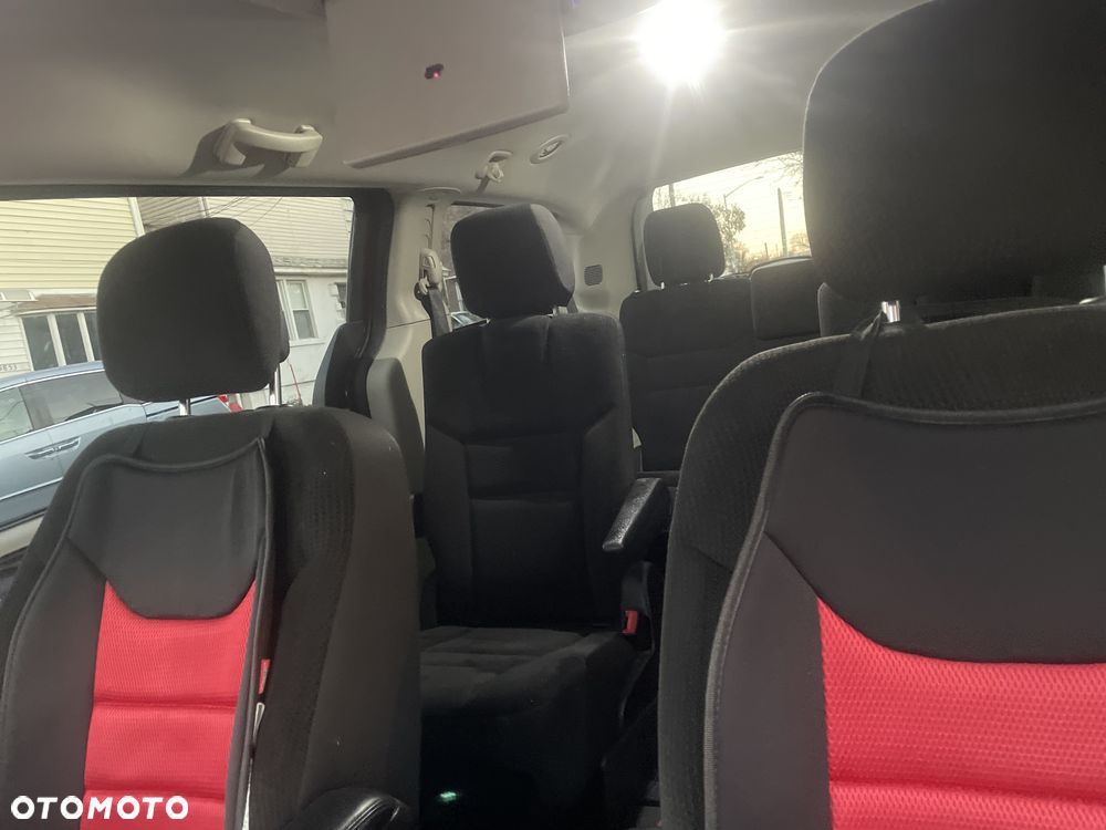 Dodge Grand Caravan - 4