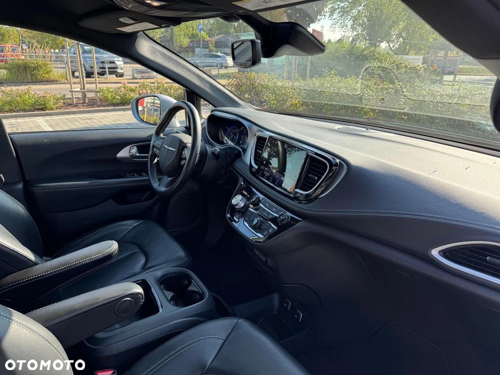 Chrysler Pacifica - 14