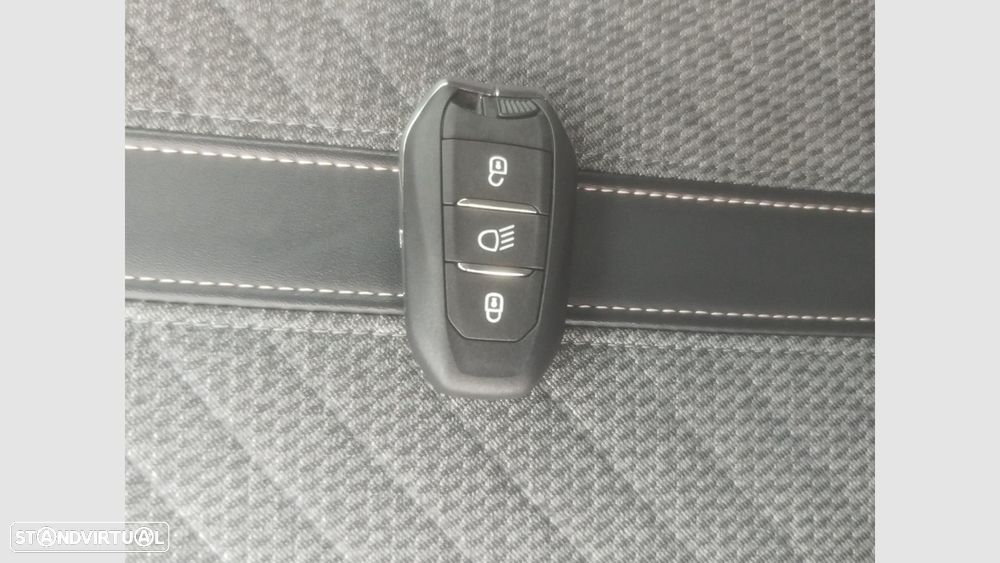 Peugeot 208 1.2 Hybrid Allure e-DCS6 - 18