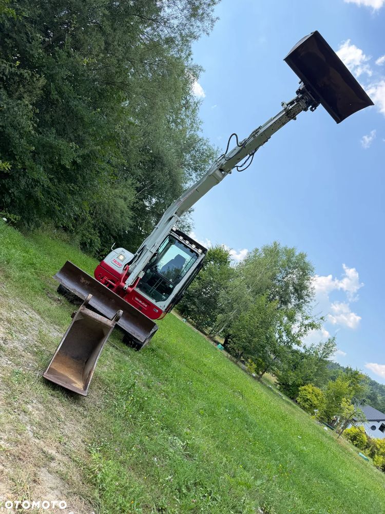 Takeuchi TB 260 Japońska Koparka Gąsienicowa 6 ton. Szybka maszyna i potężna moc. jak Nowa z Salonu 2020 rok. Niski Przebieg-2800mtg. KLIMATYZACJA. Nagłośnienie. Łyżka skarpowa oraz kopiąca. Szybko-złącze hydrauliczne. Yanmar silnik 4 cylindry! Maszyna z Norwegii. ani deka luzów i wycieków! OKAZJA Linia Hydr podwójna. Plus .Długie ramię PLUS. Oświetlenie LED dodatkowe. Zamki na tłokach. Wielka Okazja! Pełne sterowanie z dżojstików!! Aktualna DEKRA! - 34