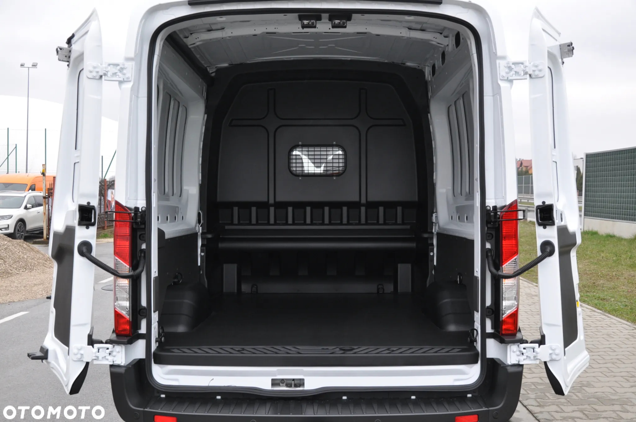 Ford TRANSIT L3H2 DCiV RWD TREND 7os BRYGADOWY FABRYCZNIE NOWY DOSTĘPNY OD RĘKI NA GWARANCJI - 12