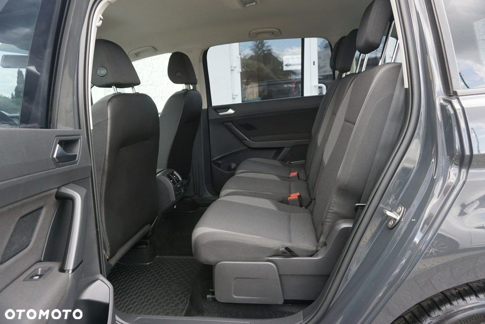 Volkswagen Touran - 12