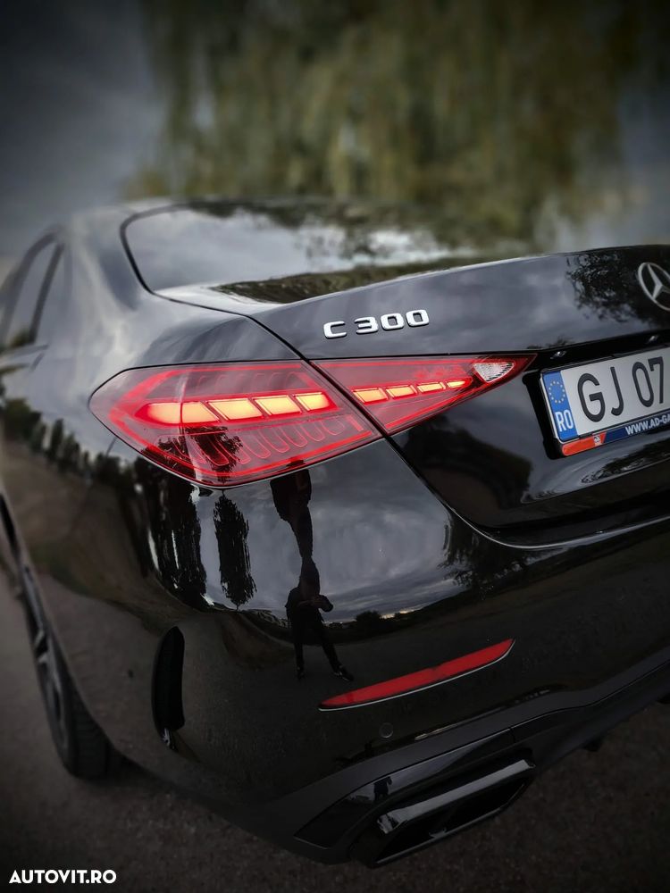 Mercedes-Benz C 300 4Matic T 9G-TRONIC AMG Line - 11
