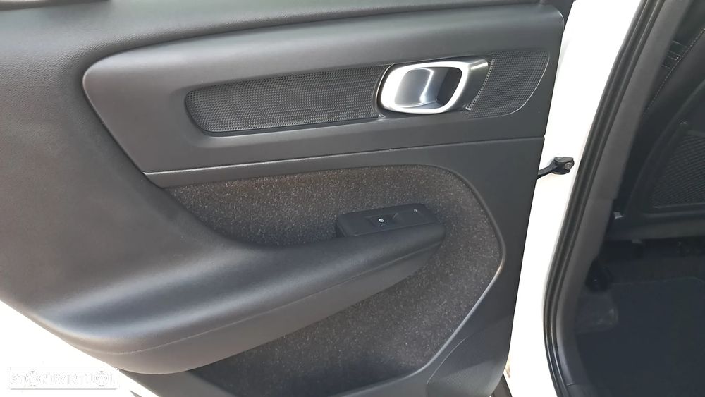 Volvo XC 40 2.0 D3 Momentum Plus - 42