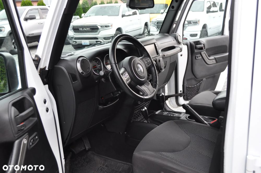 Jeep Wrangler 3.6 Unlim Black Edition II - 14