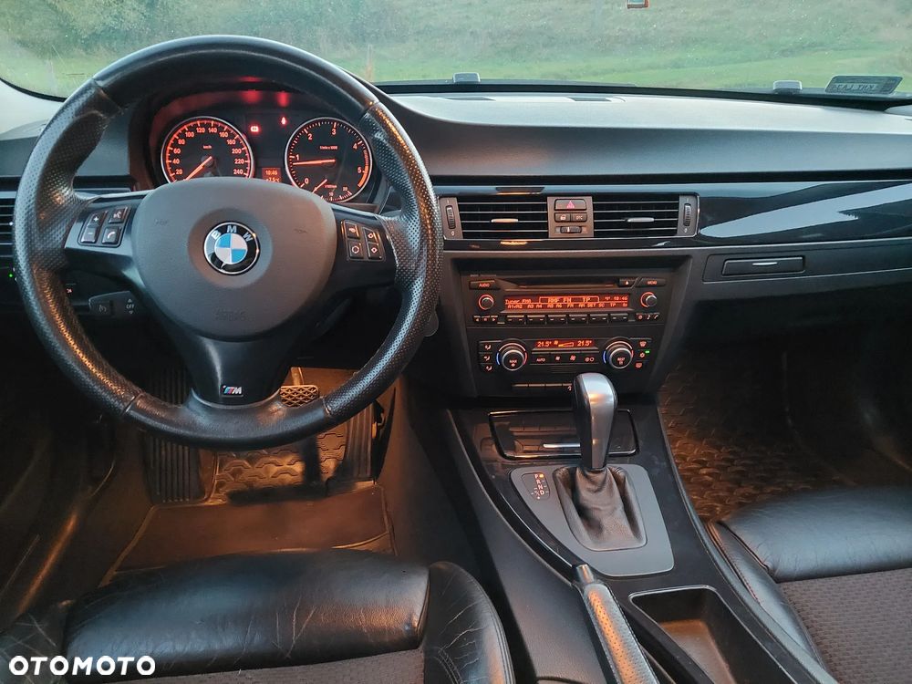 BMW Seria 3 320d xDrive DPF - 22